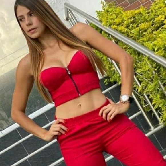 Set, one size red crop pants - Picture 2 of 3